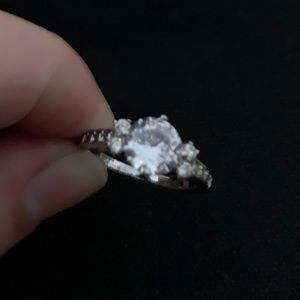 NWOT Lovely Ring Sz8